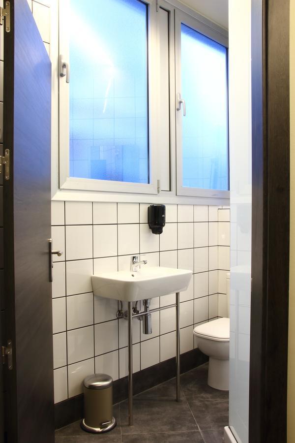 Poshtel Bilbao - Premium Hostel Exteriör bild