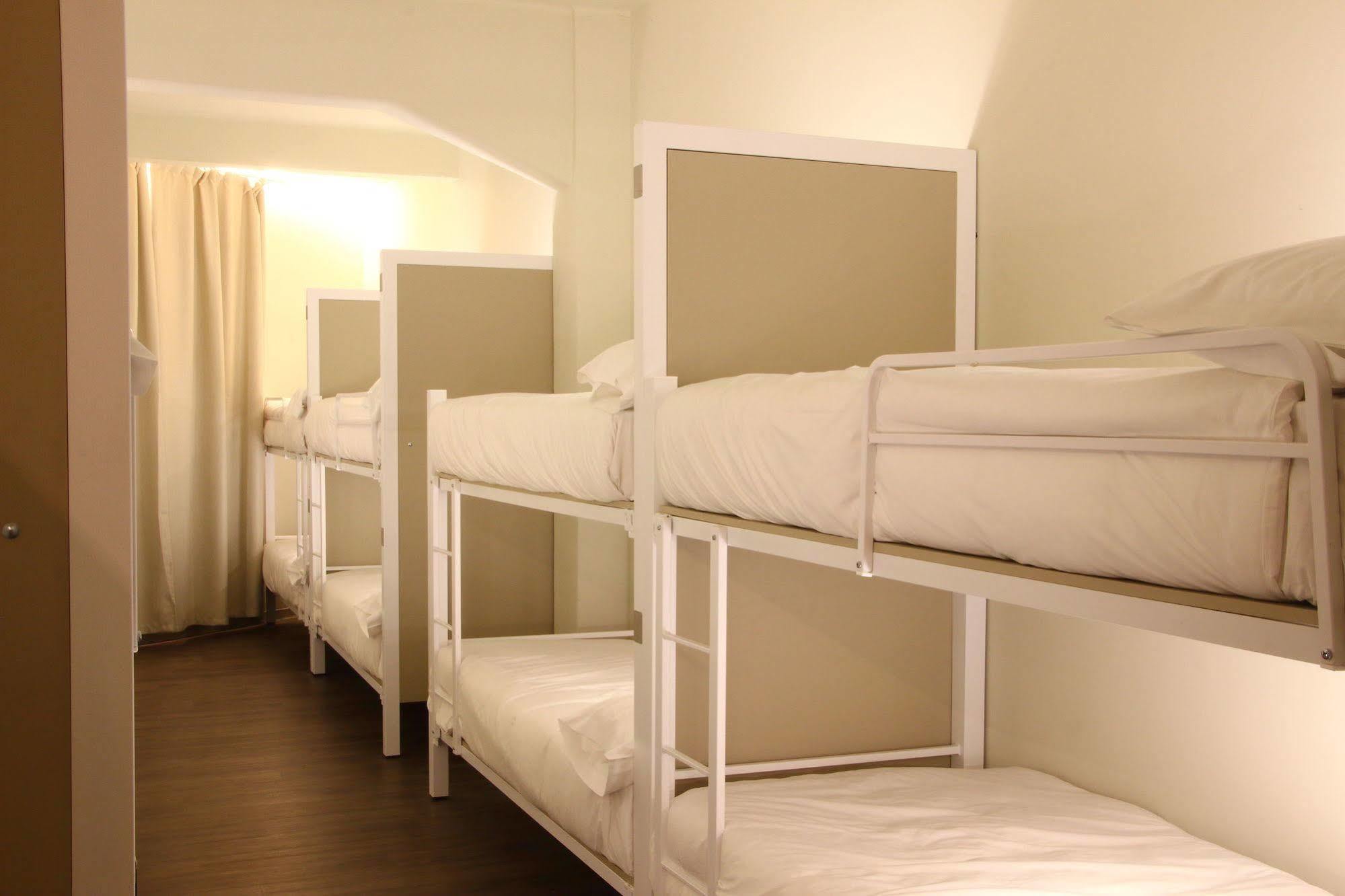 Poshtel Bilbao - Premium Hostel Exteriör bild