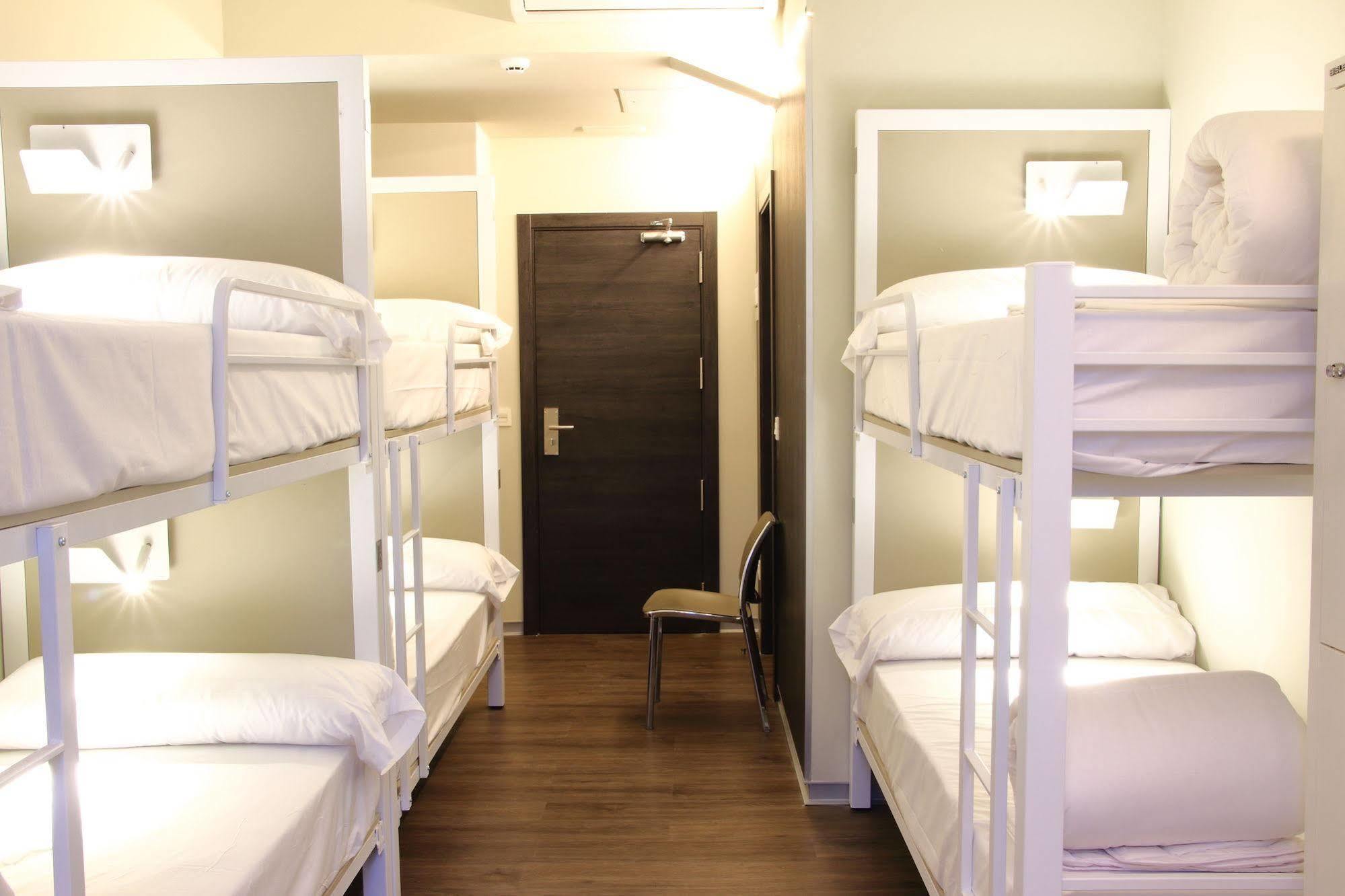Poshtel Bilbao - Premium Hostel Exteriör bild