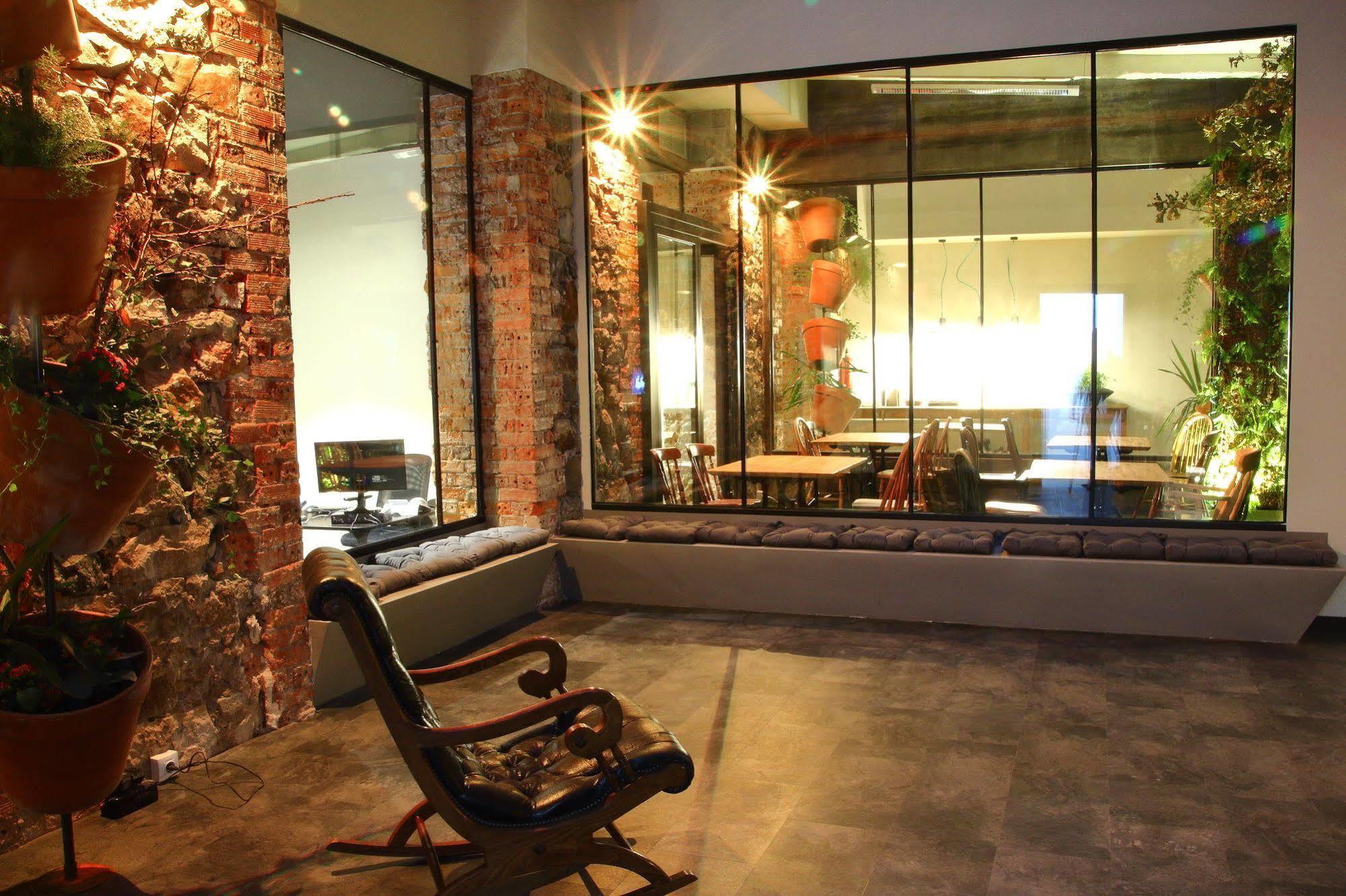 Poshtel Bilbao - Premium Hostel Exteriör bild